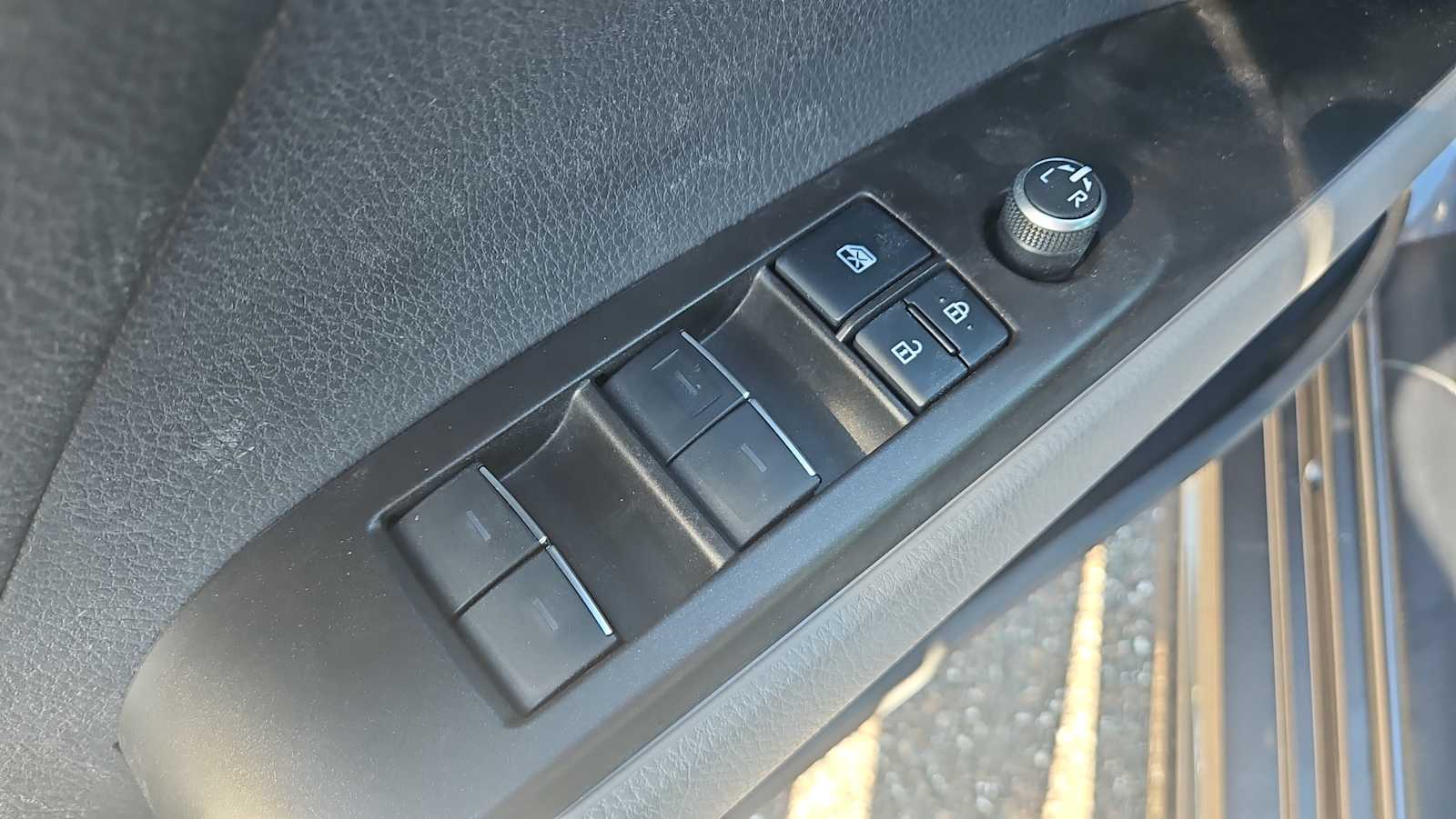 Thumbnail: 2022 Toyota Camry - 15