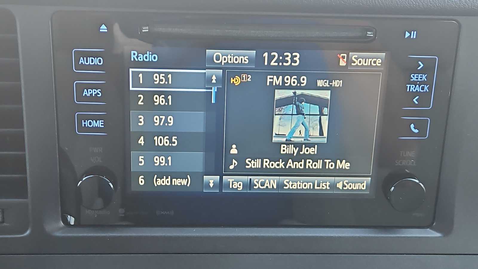 Thumbnail: 2017 Toyota Sienna - 12