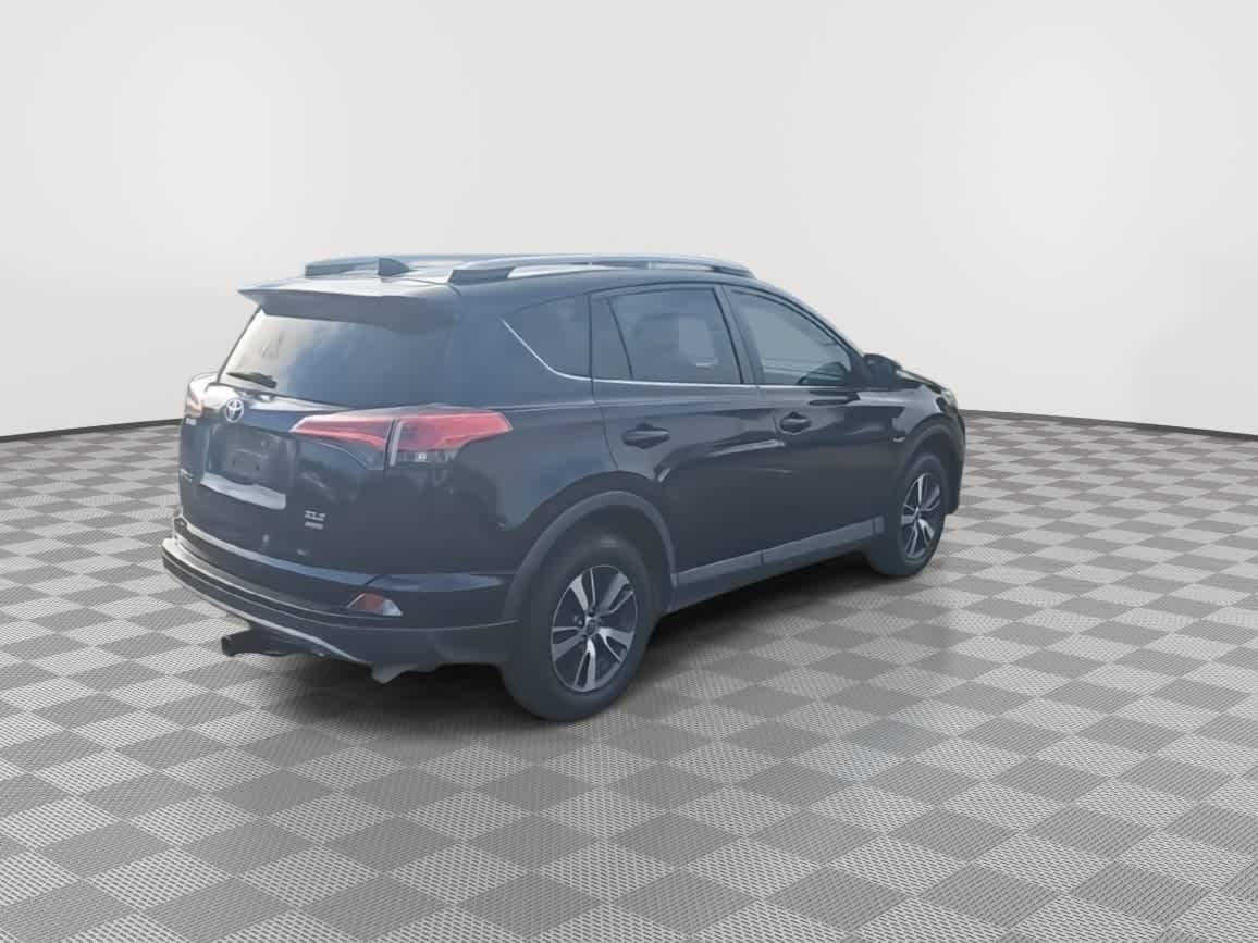 Thumbnail: 2017 Toyota RAV4 - 8
