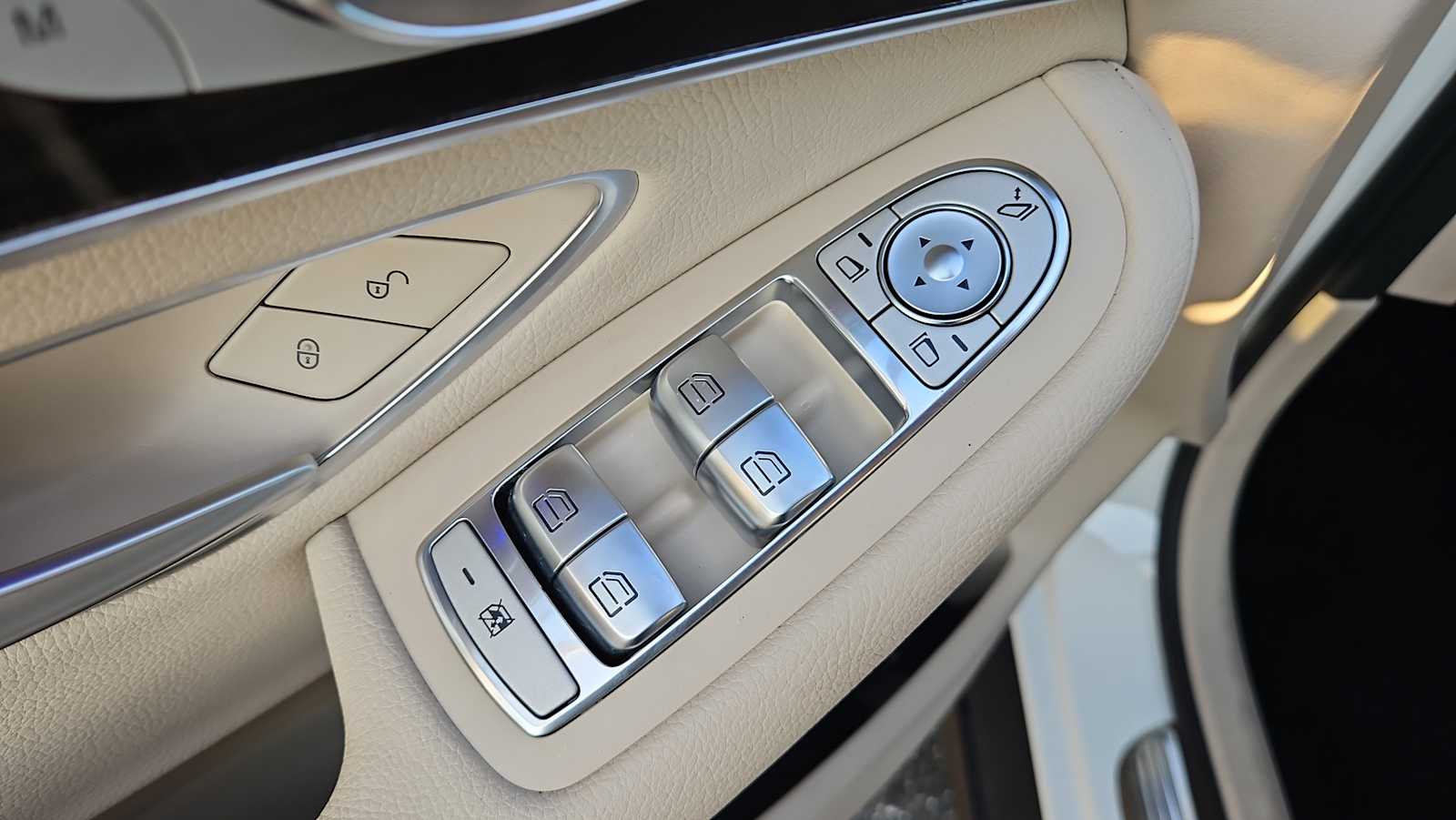 Thumbnail: 2022 Mercedes-Benz GLC - 15