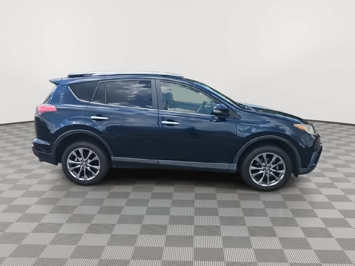 Thumbnail: 2017 Toyota RAV4 - 9