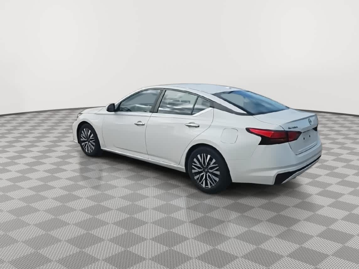 Thumbnail: 2023 Nissan Altima - 6