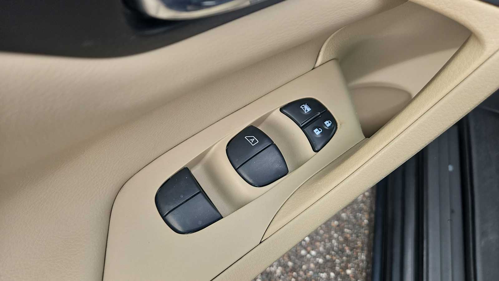 Thumbnail: 2016 Nissan Altima - 15