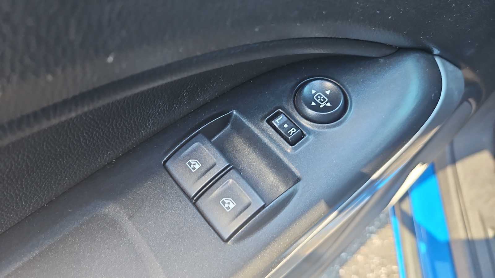 Thumbnail: 2022 Chevrolet Colorado - 15