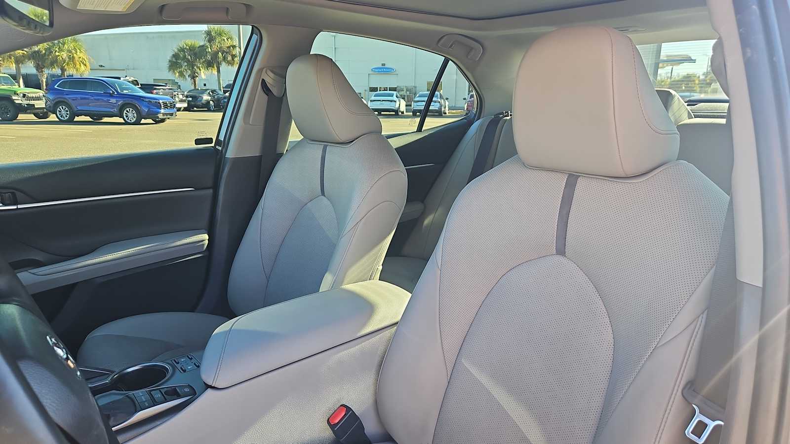 Thumbnail: 2022 Toyota Camry - 13