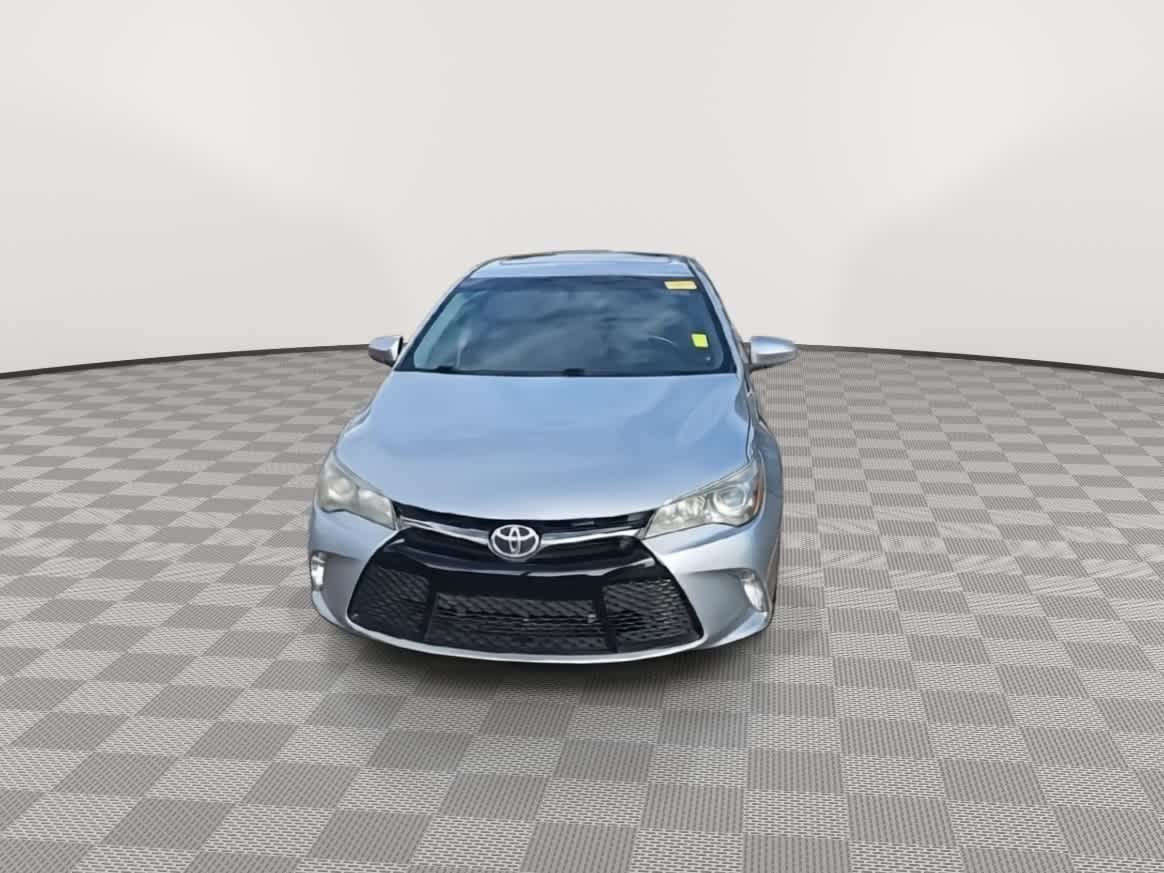 2015 Toyota Camry SE photo 3