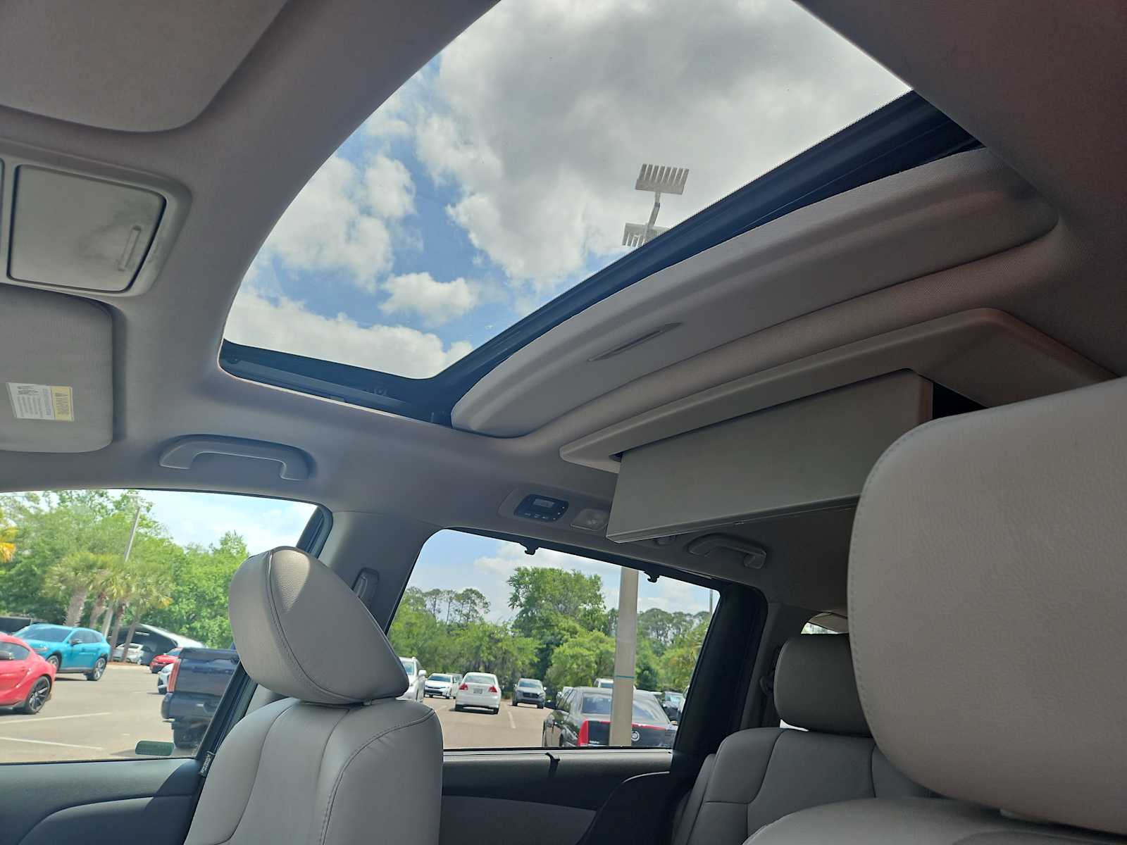 Thumbnail: 2015 Honda Odyssey - 16