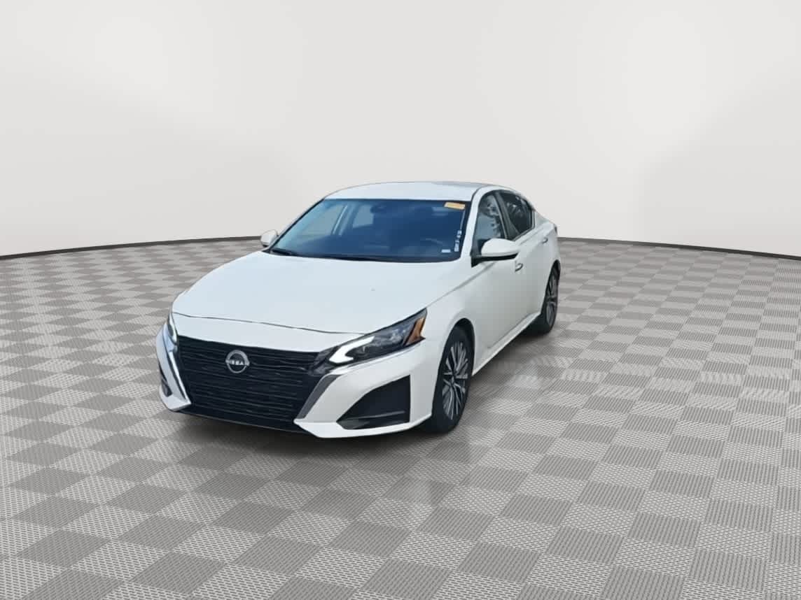 Thumbnail: 2023 Nissan Altima - 3