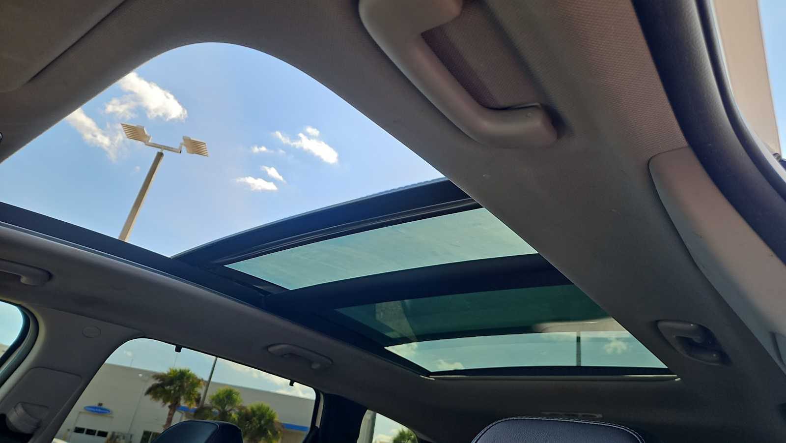 Thumbnail: 2023 Hyundai Santa Fe - 17