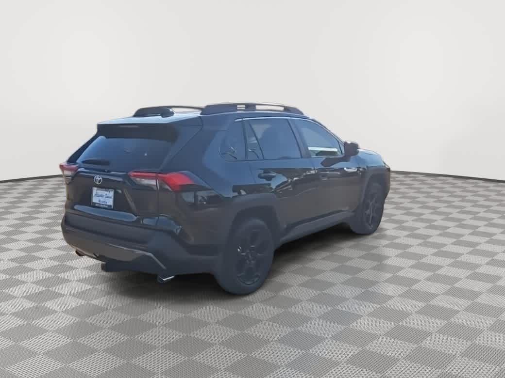 Thumbnail: 2022 Toyota RAV4 - 8