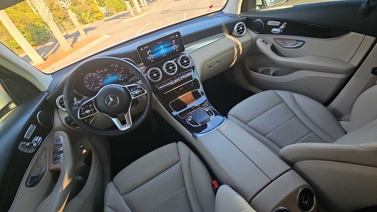 Thumbnail: 2022 Mercedes-Benz GLC - 22