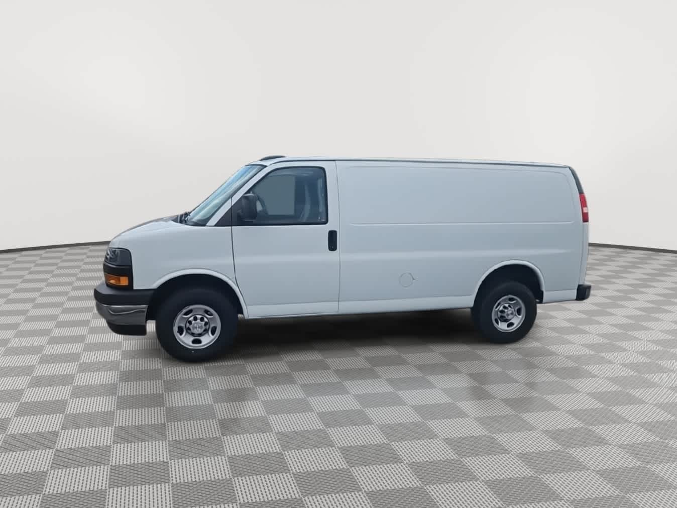 Thumbnail: 2022 Chevrolet Express - 4