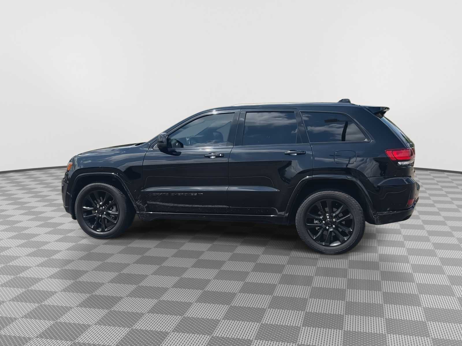 Thumbnail: 2022 Jeep Grand Cherokee - 5