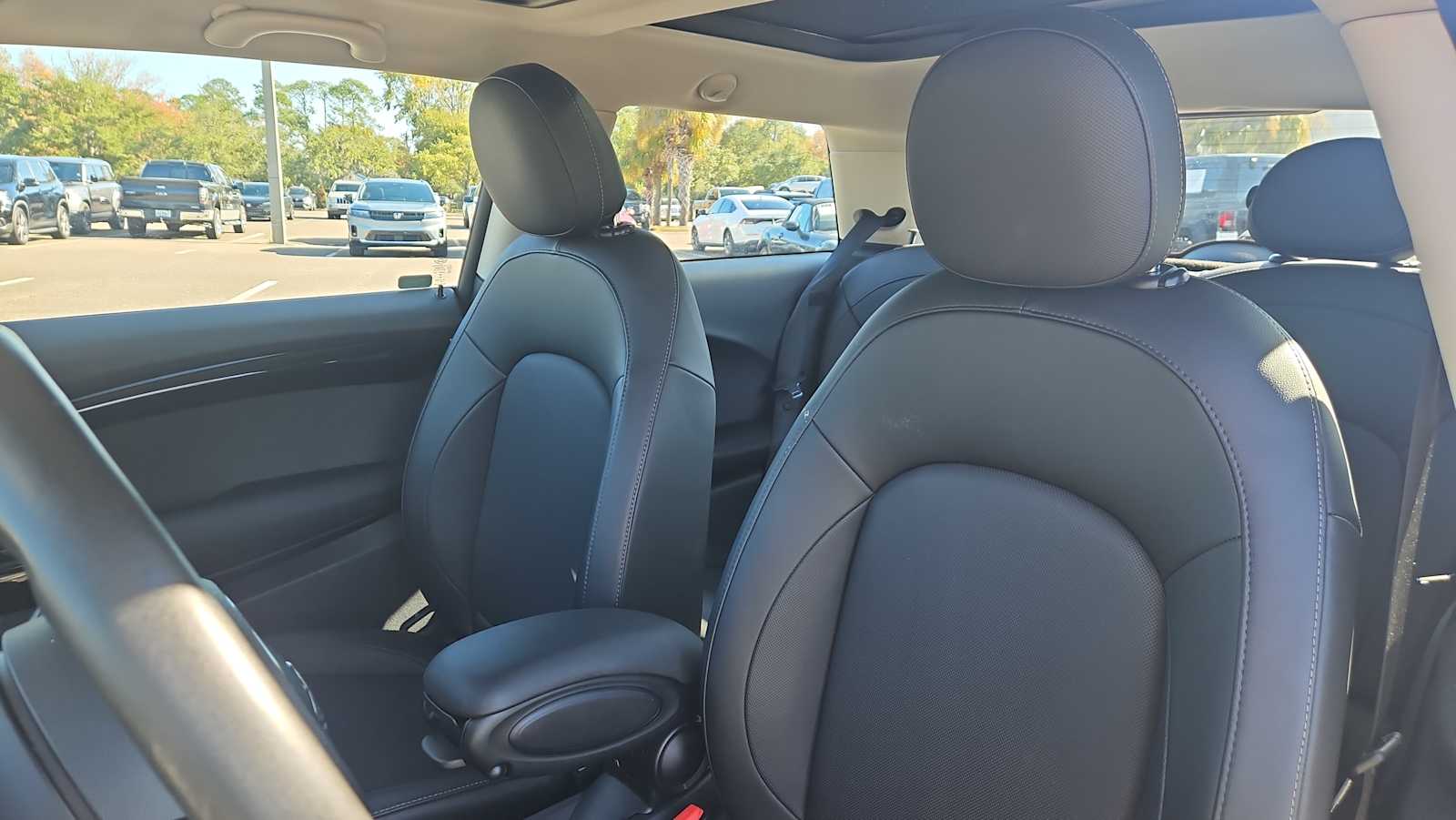 Thumbnail: 2019 MINI Cooper Hardtop - 13