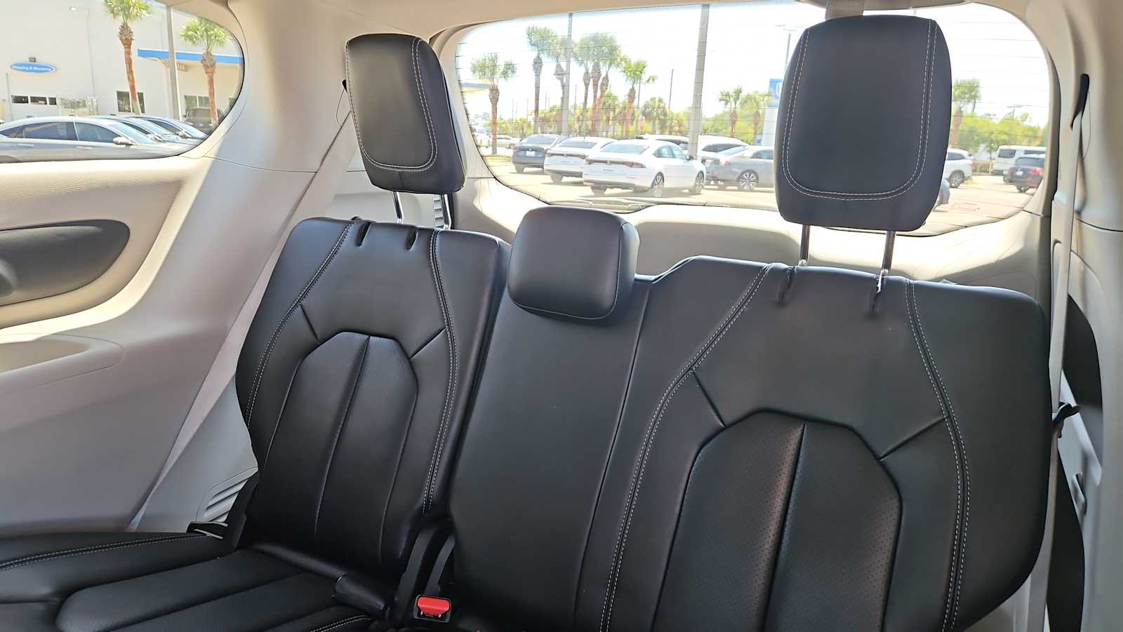 Thumbnail: 2023 Chrysler Pacifica - 25