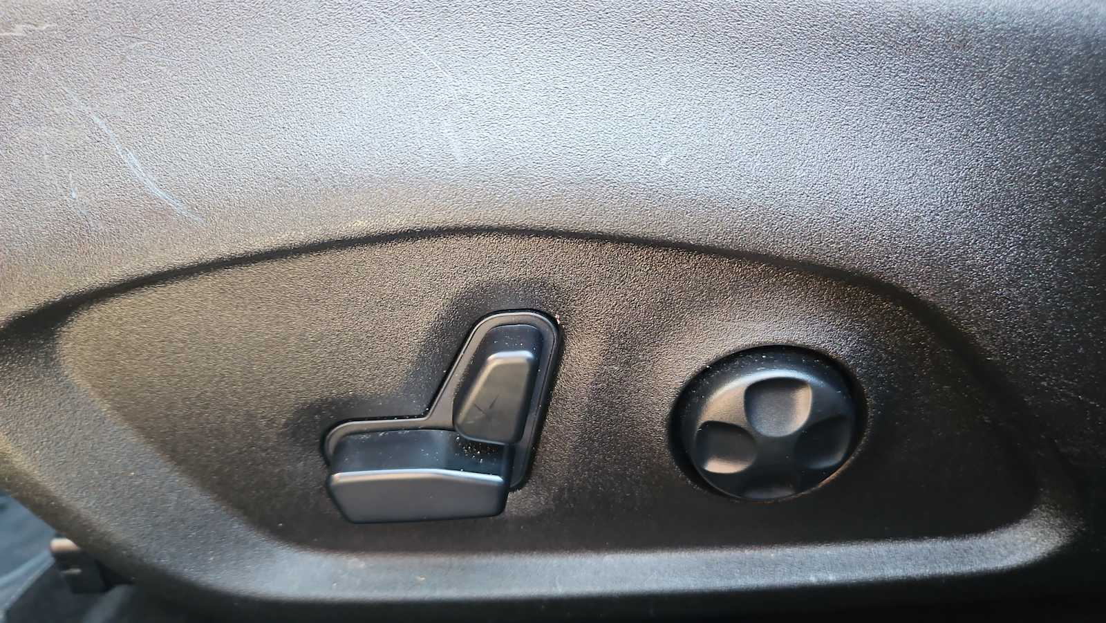 Thumbnail: 2020 Jeep Renegade - 14