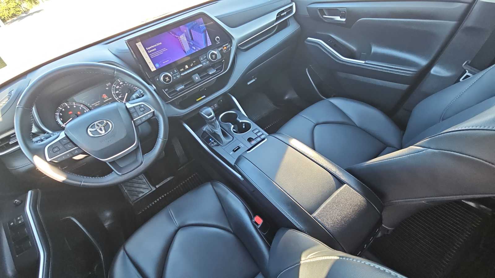 Thumbnail: 2023 Toyota Highlander - 24