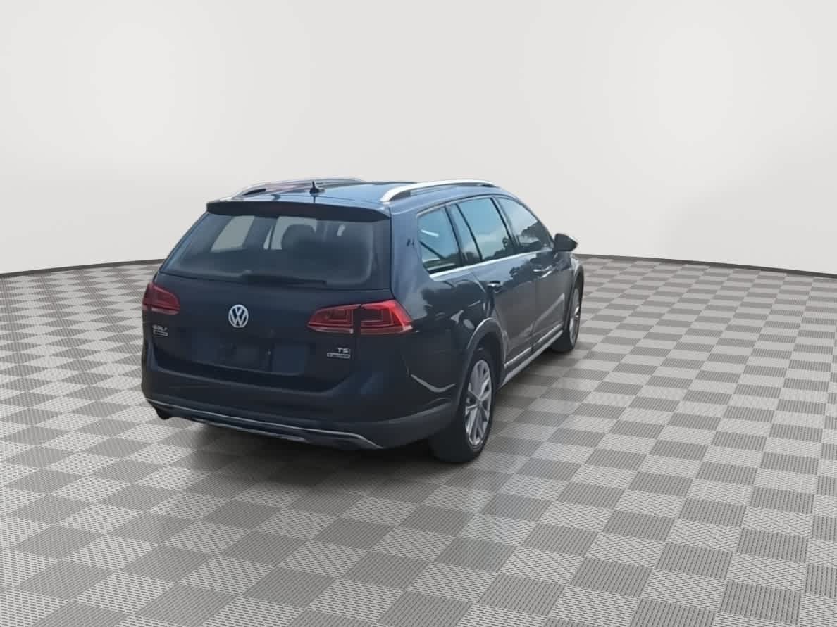 Thumbnail: 2017 Volkswagen Golf - 8