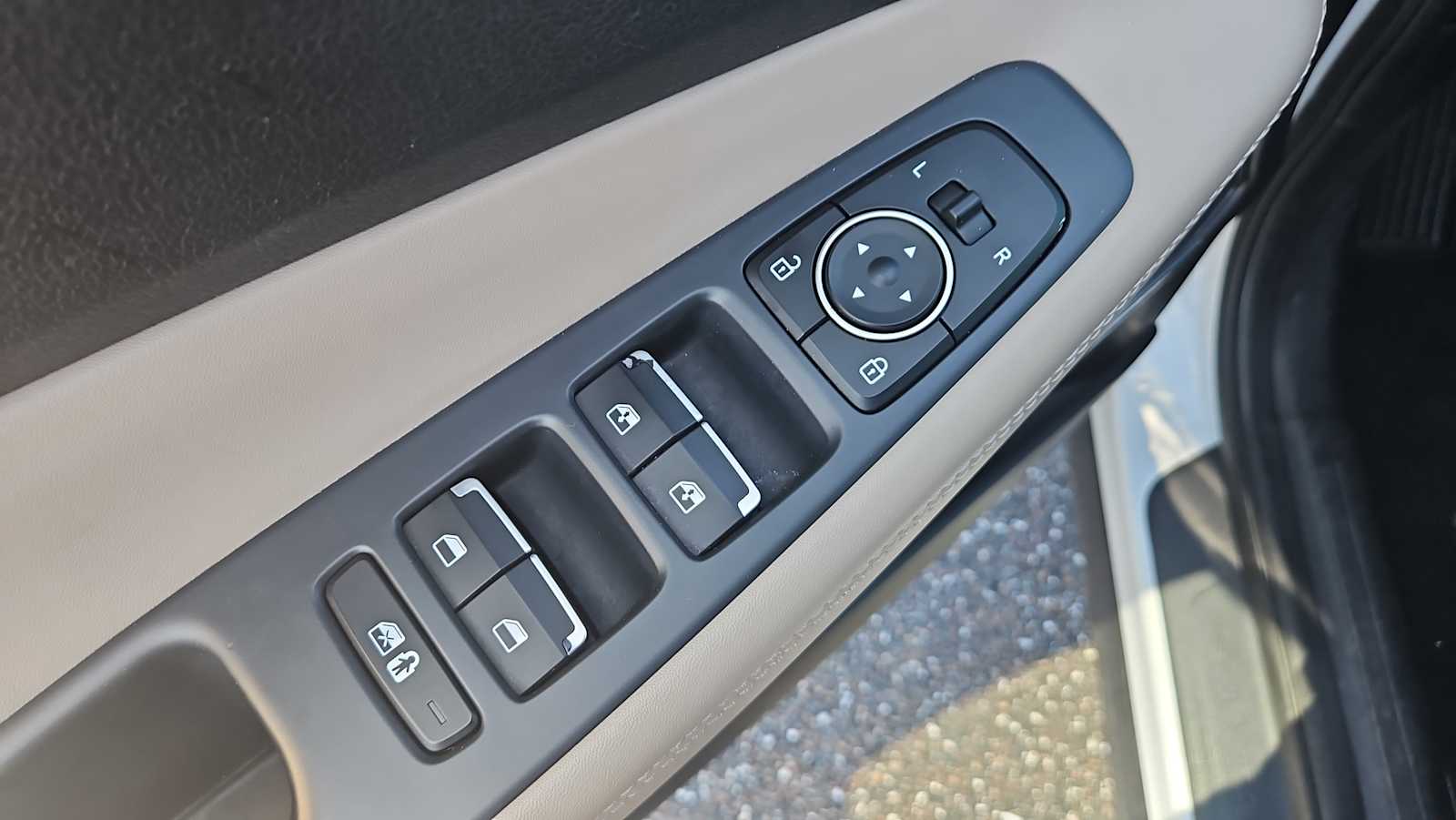 Thumbnail: 2022 Hyundai Santa Fe - 15