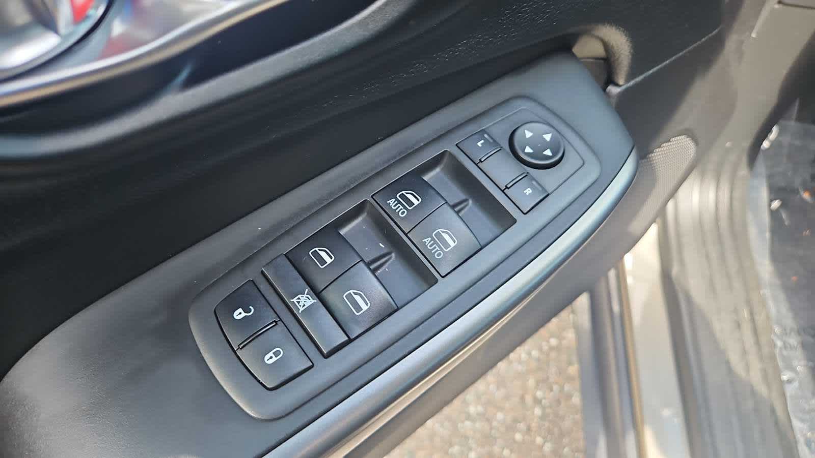 Thumbnail: 2021 Jeep Cherokee - 15
