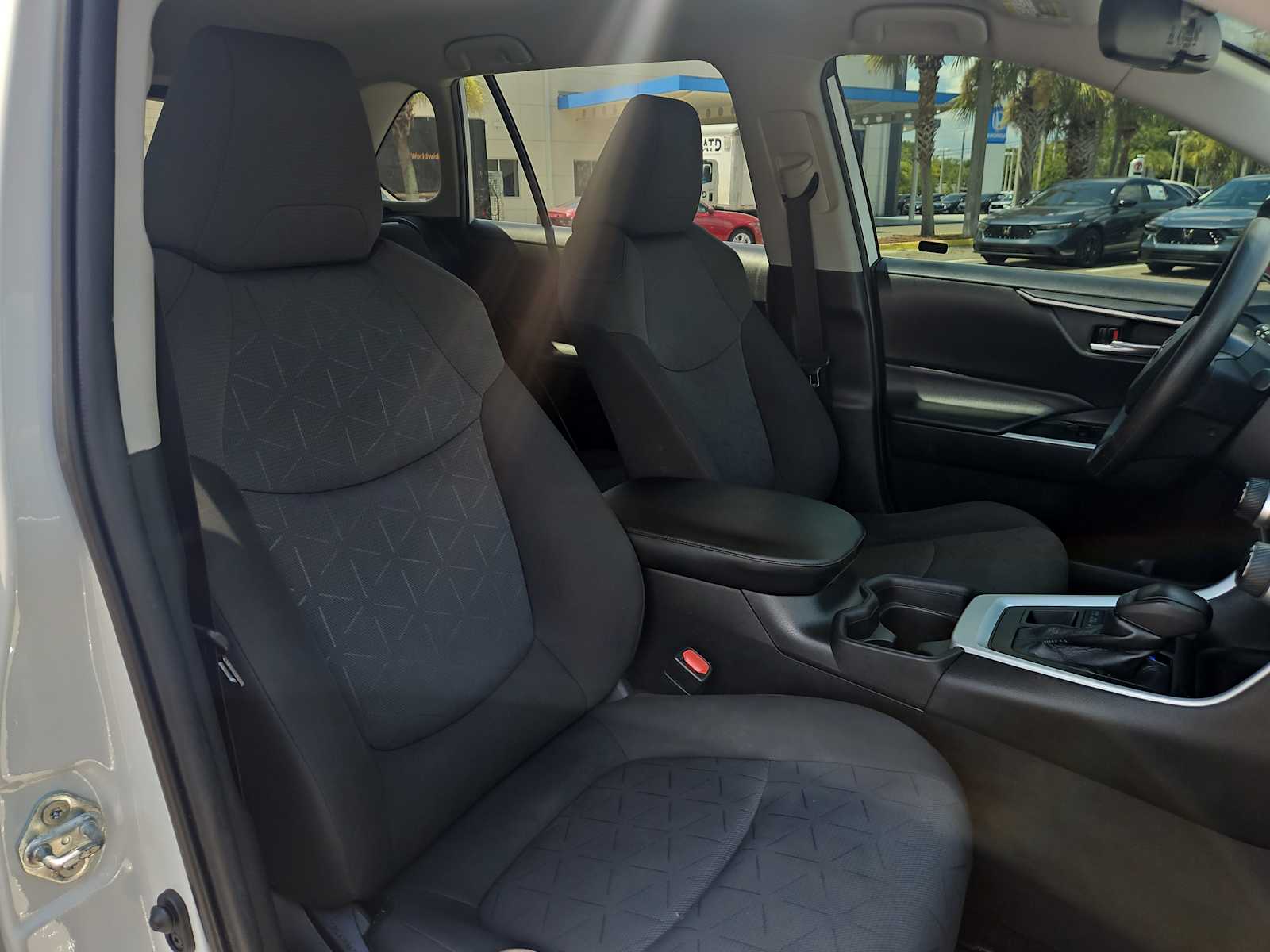 Thumbnail: 2021 Toyota RAV4 - 25