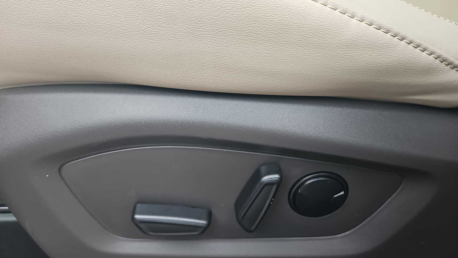 Thumbnail: 2023 Ford Explorer - 14