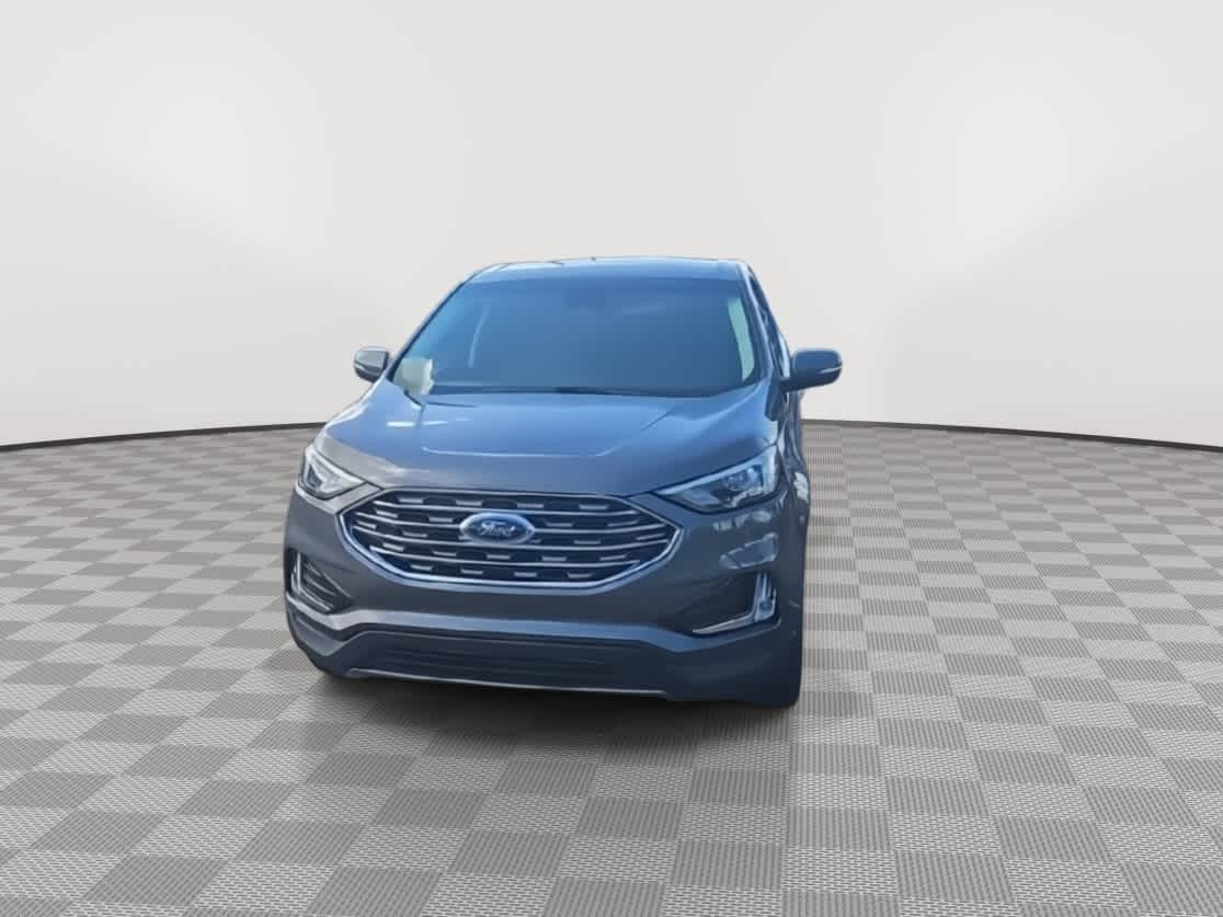 2022 Ford Edge Titanium photo 3