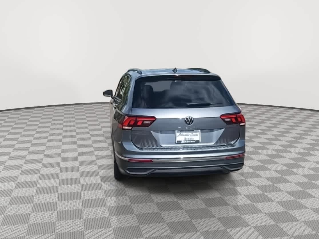 Thumbnail: 2022 Volkswagen Tiguan - 7