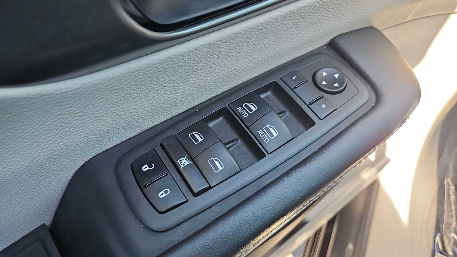 Thumbnail: 2023 Chrysler Pacifica - 15