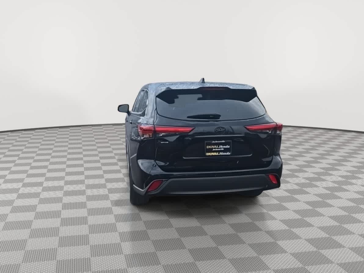 2023 Toyota Highlander LE 7