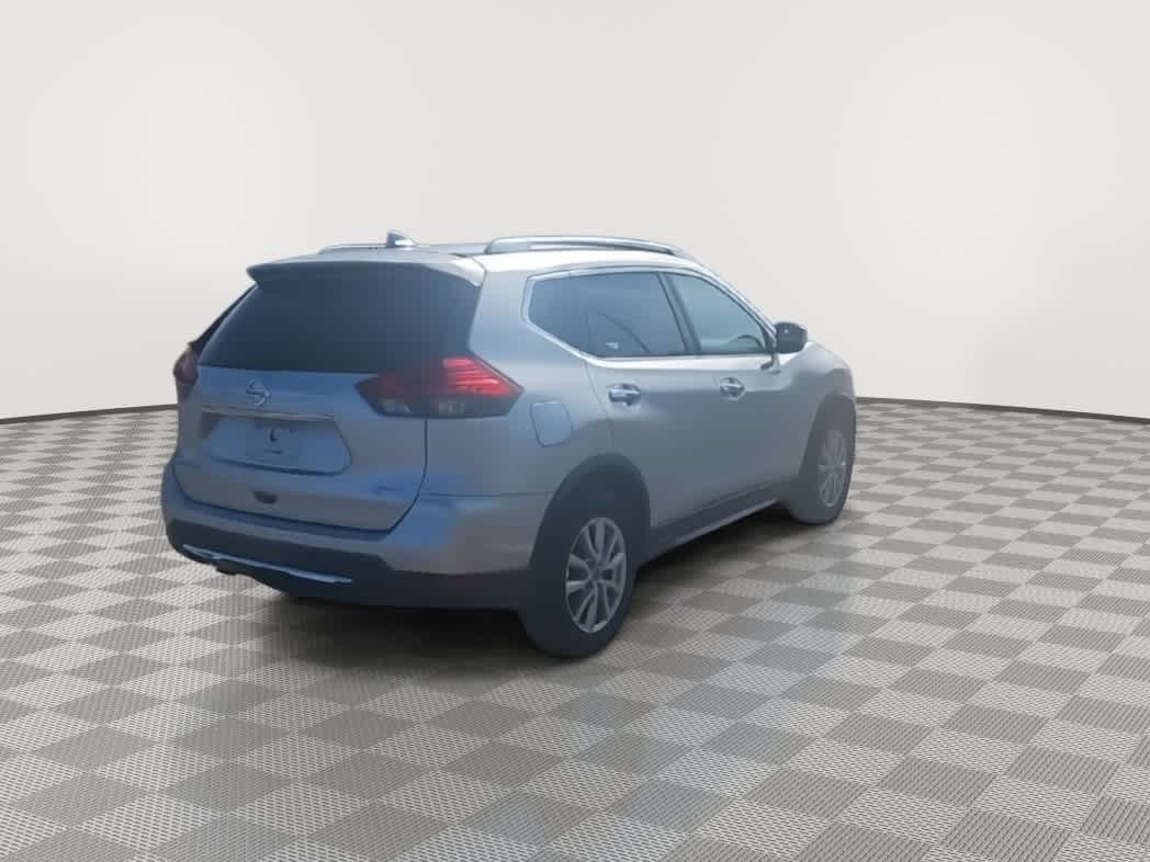 Thumbnail: 2017 Nissan Rogue - 8