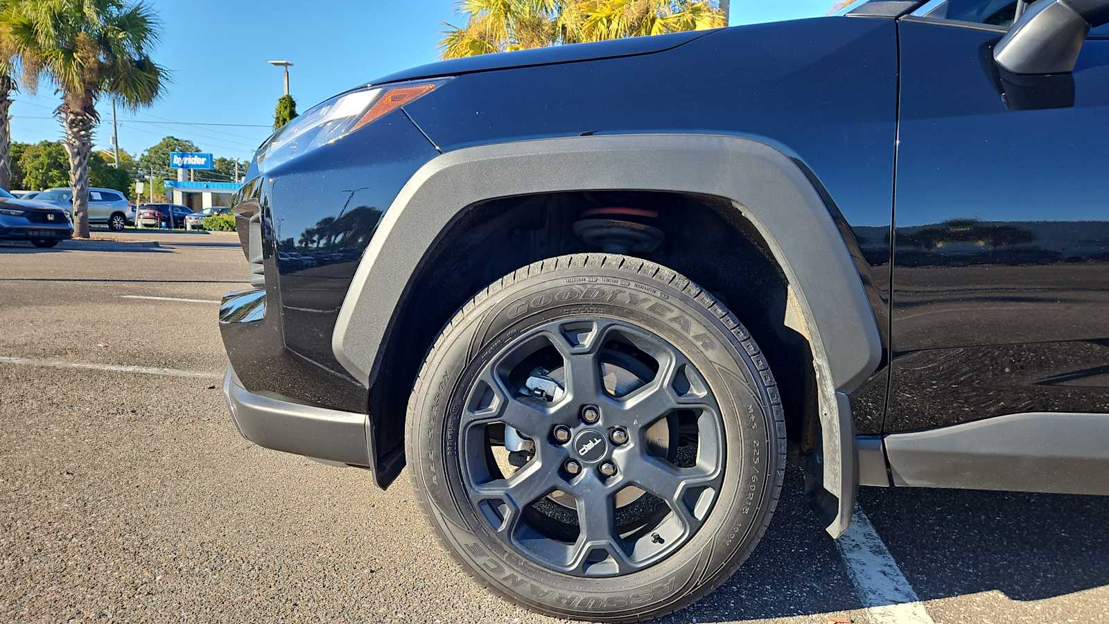 Thumbnail: 2022 Toyota RAV4 - 19