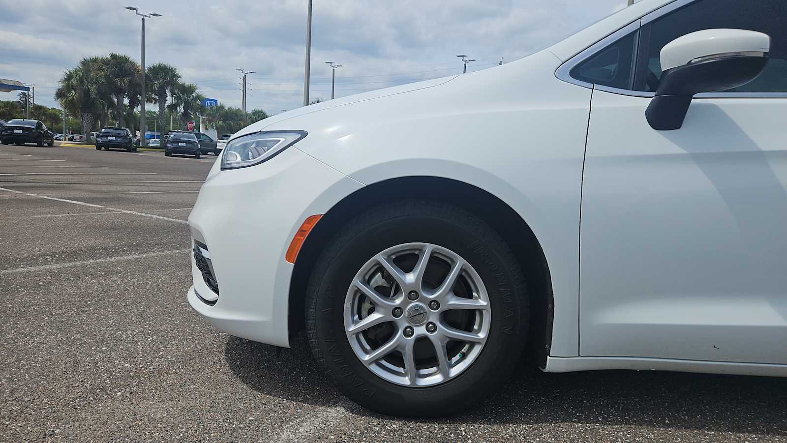 Thumbnail: 2023 Chrysler Pacifica - 18