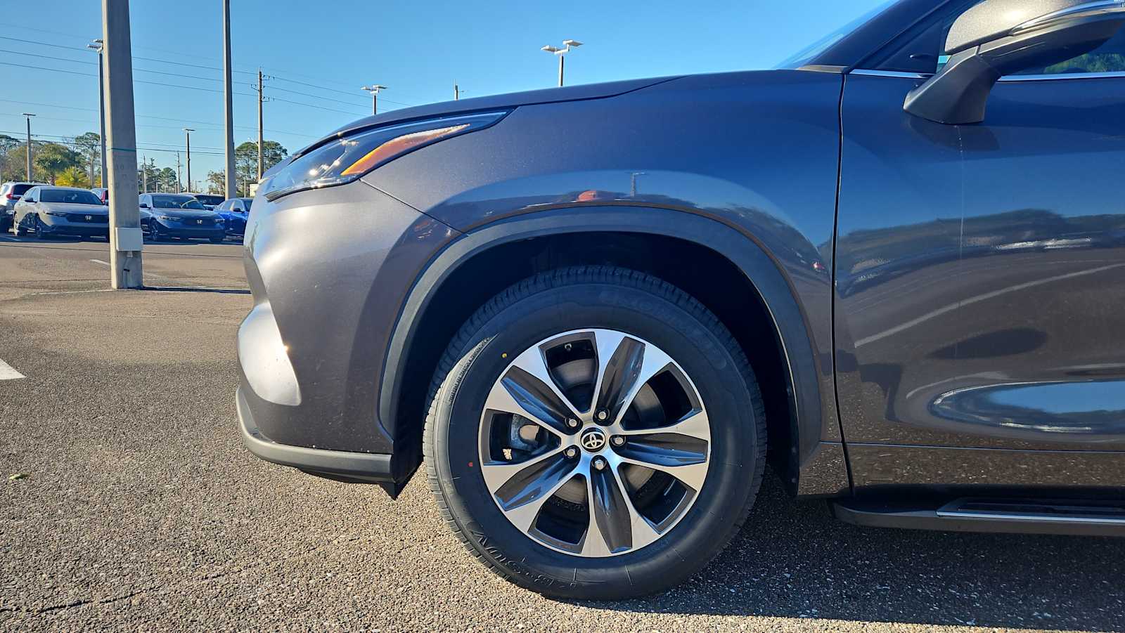 Thumbnail: 2023 Toyota Highlander - 19