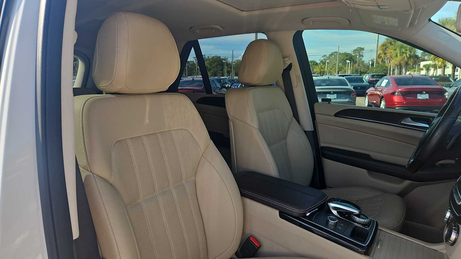 Thumbnail: 2016 Mercedes-Benz GLE - 26