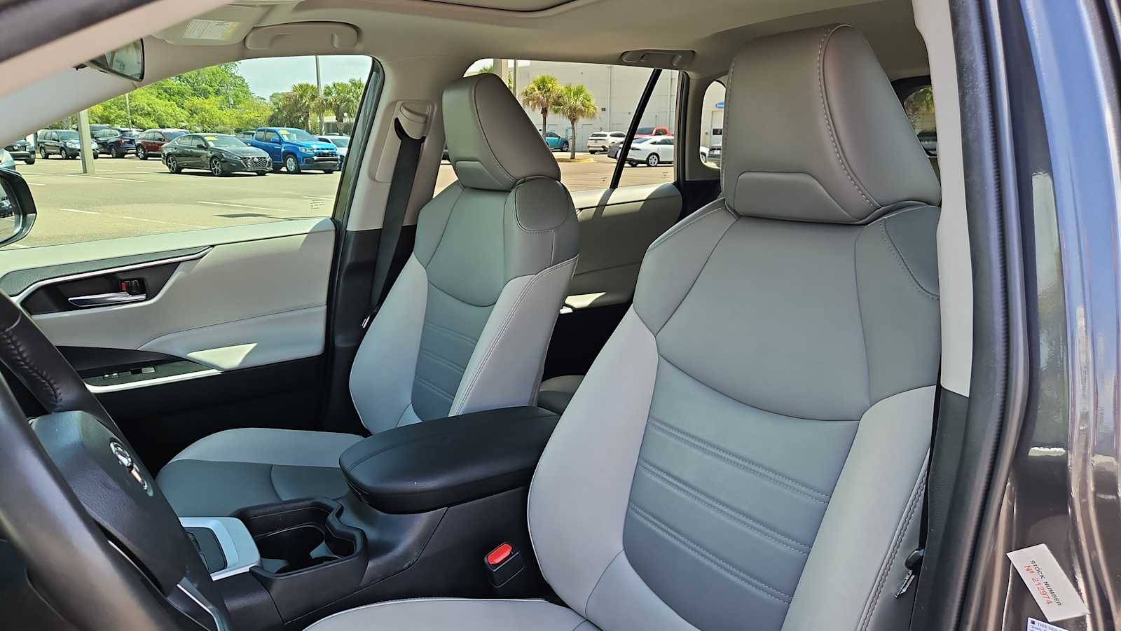 Thumbnail: 2021 Toyota RAV4 - 13