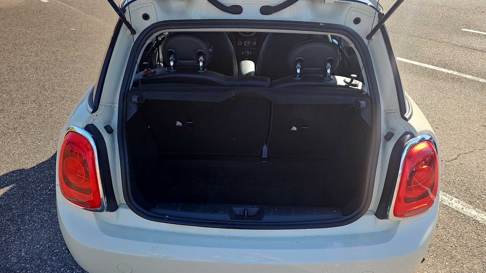 Thumbnail: 2019 MINI Cooper Hardtop - 21