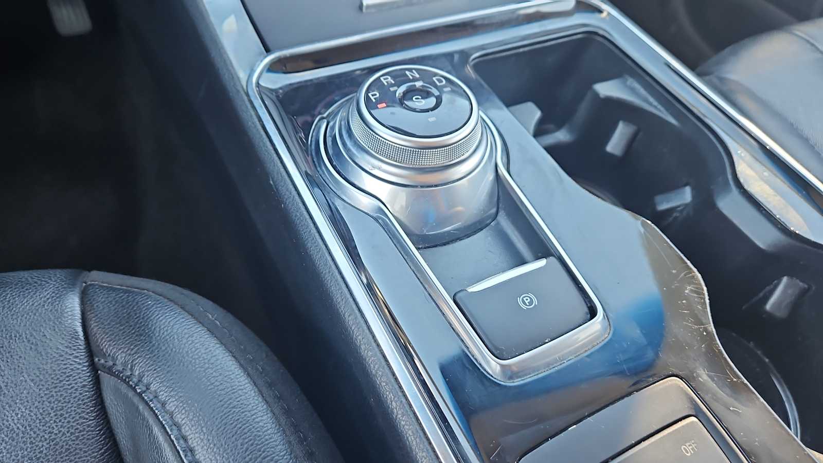 Thumbnail: 2020 Ford Edge - 21