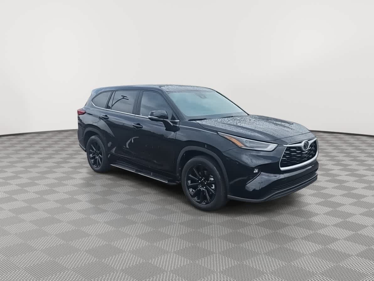2023 Toyota Highlander LE 2