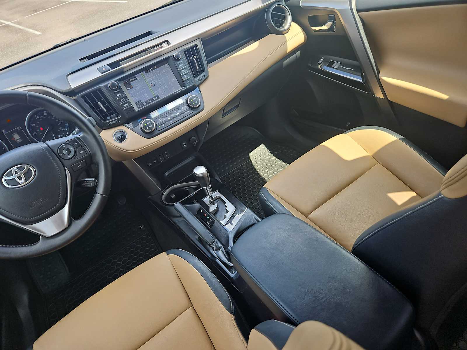 Thumbnail: 2017 Toyota RAV4 - 23