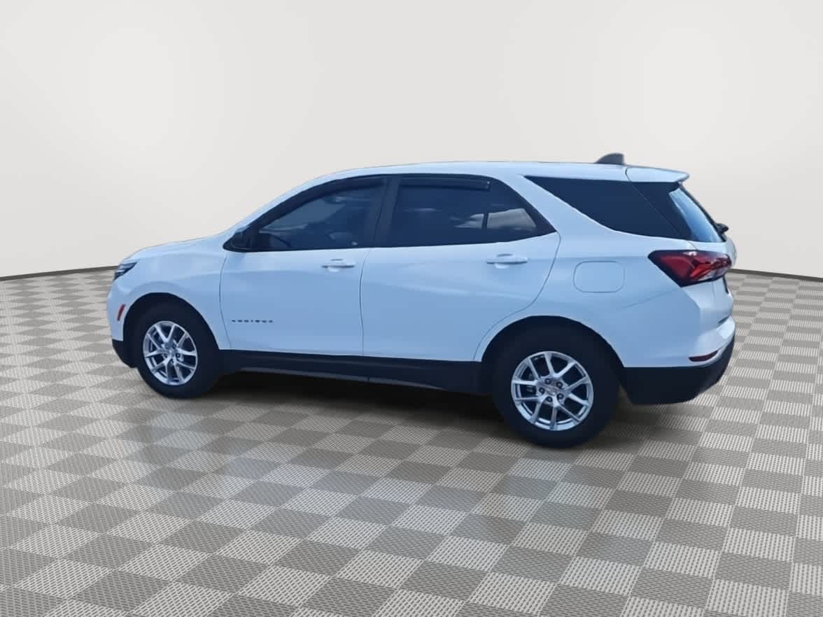 Thumbnail: 2022 Chevrolet Equinox - 6