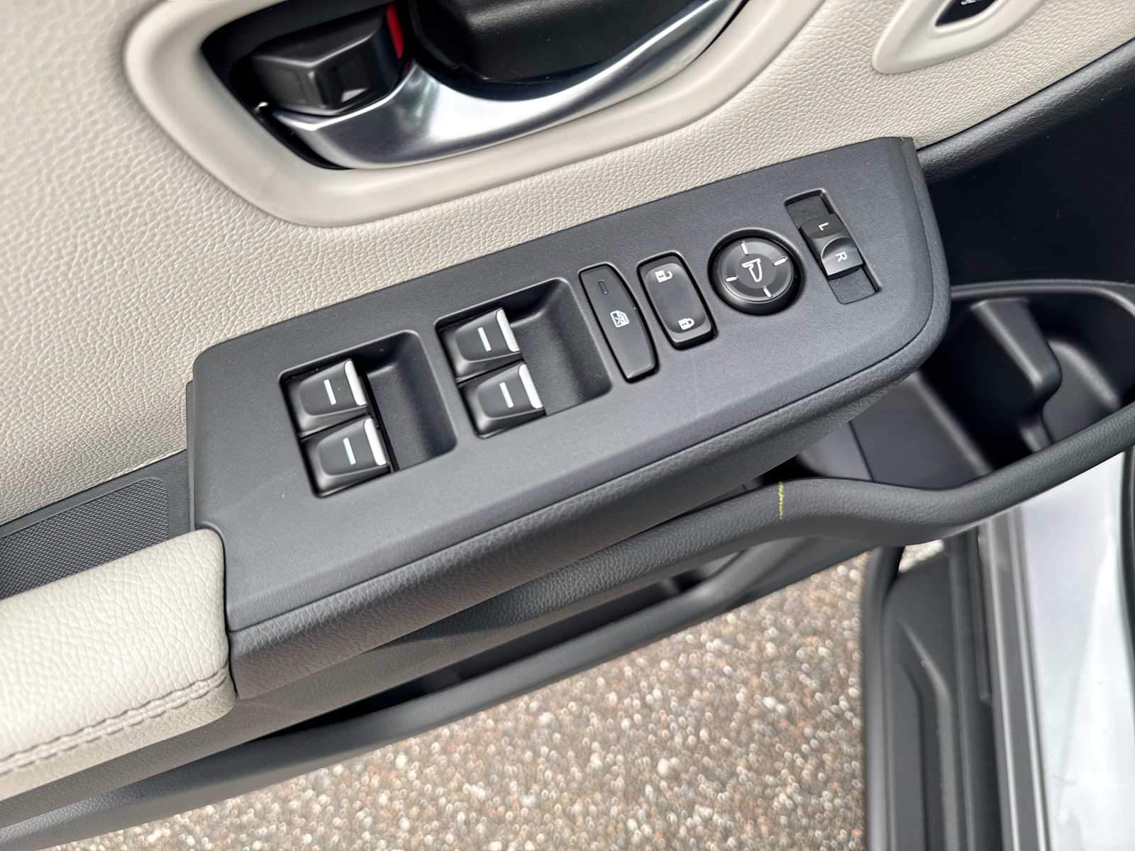 Thumbnail: 2026 Honda Pilot - 15