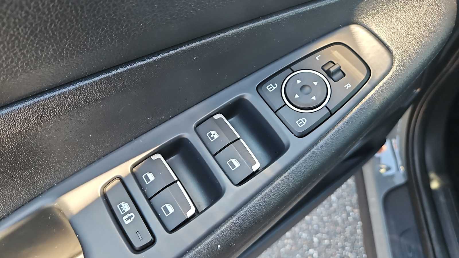 Thumbnail: 2023 Hyundai Santa Fe - 15