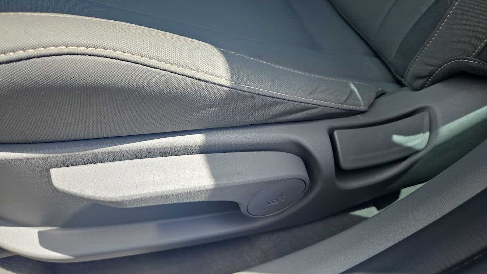 Thumbnail: 2023 Hyundai Elantra - 14