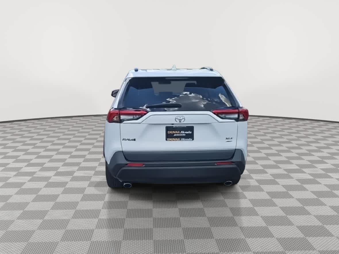 Thumbnail: 2021 Toyota RAV4 - 7