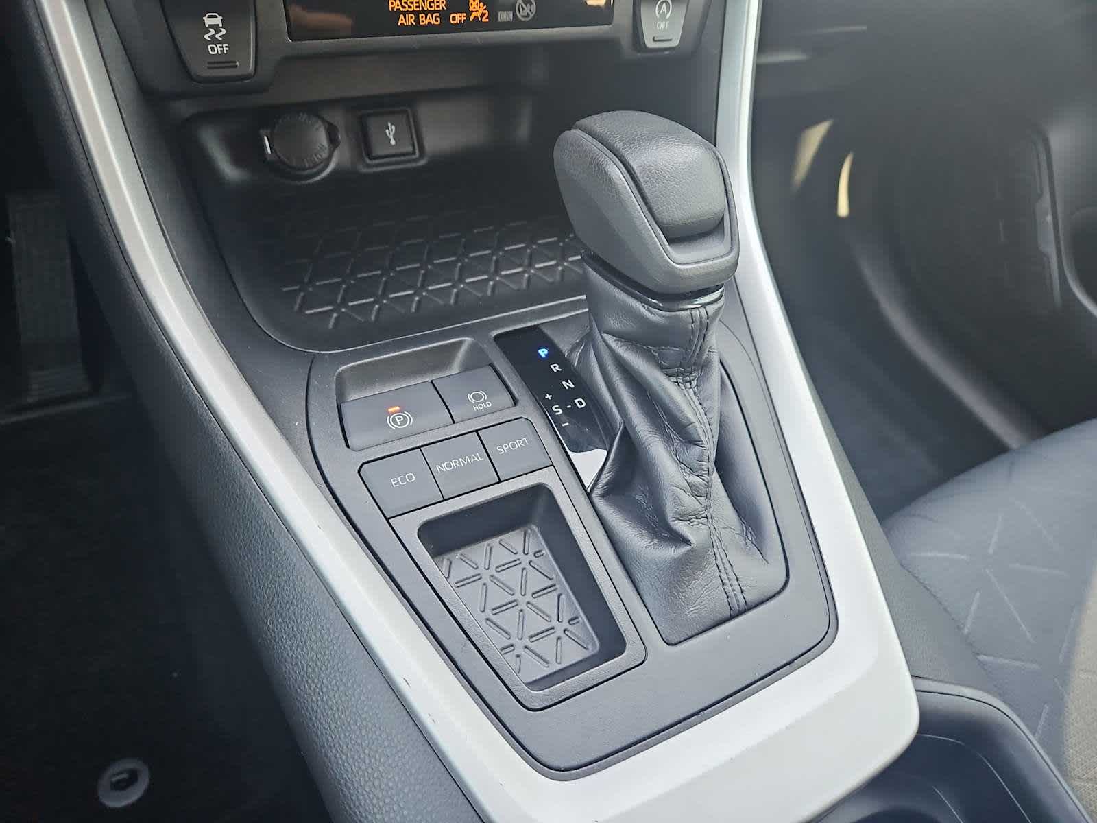 Thumbnail: 2020 Toyota RAV4 - 21