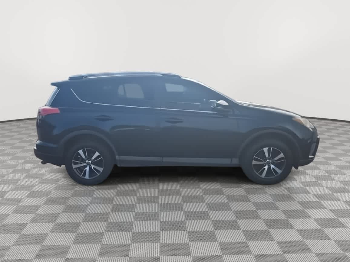 Thumbnail: 2017 Toyota RAV4 - 9