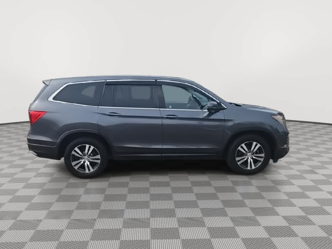 Thumbnail: 2016 Honda Pilot - 9