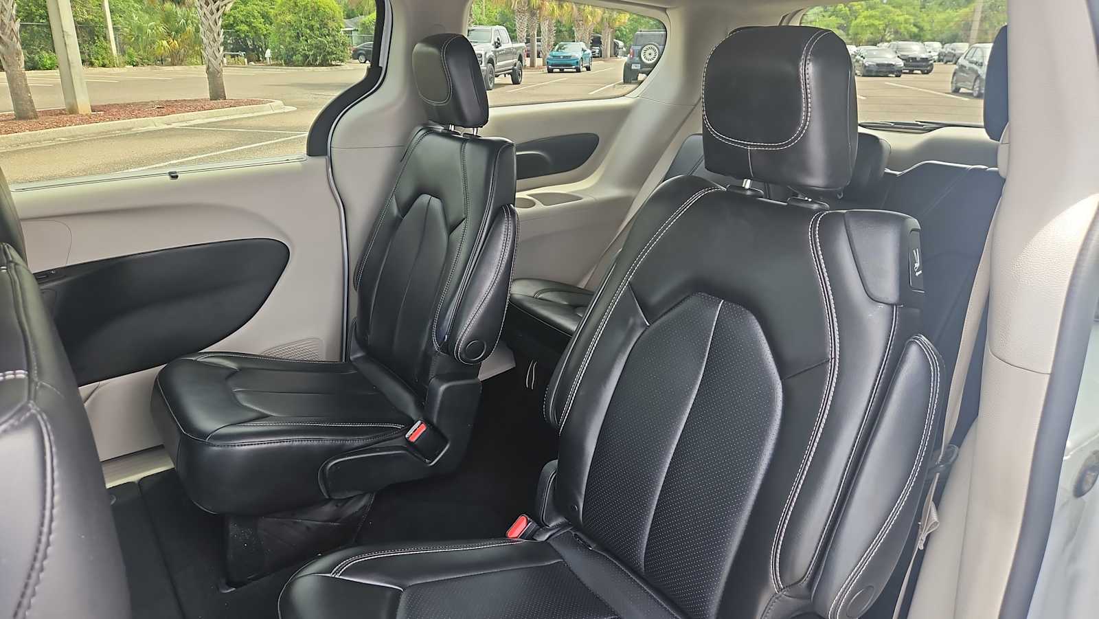 Thumbnail: 2023 Chrysler Pacifica - 24