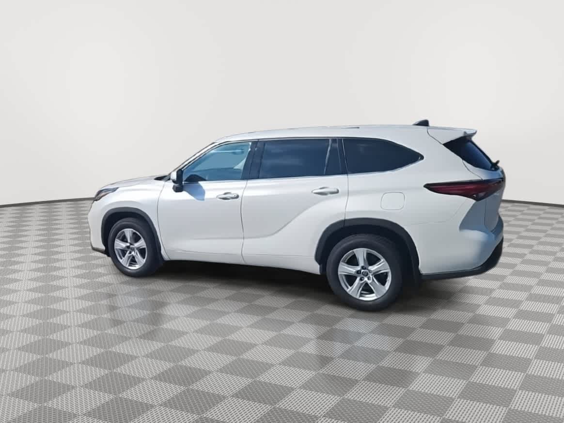 Thumbnail: 2022 Toyota Highlander - 6